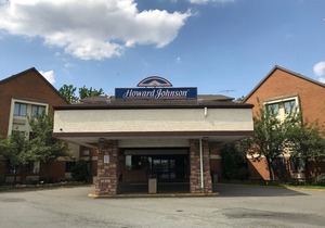 Howard Johnson Hotel by Wyndham Newark Airport