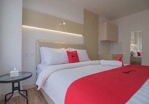 RedDoorz Apartment @ Sentul Tower