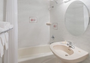 Days Inn by Wyndham Hicksville Long Island