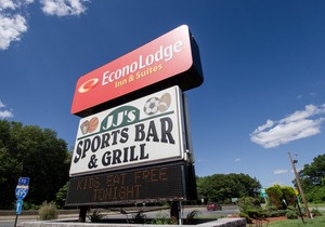 Econo Lodge Inn & Suites