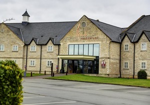 Best Western Plus Pastures Hotel