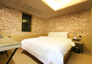 Suwon Station Myeongjak Hotel