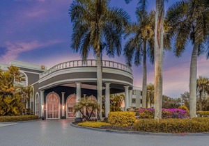 La Quinta by Wyndham Naples Downtown