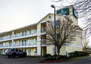 HomeTowne Studios by Red Roof Salem, or