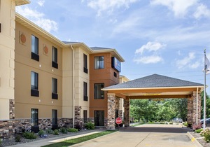 Comfort Inn & Suites Cedar Rapids North - Collins Road