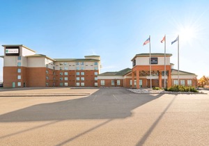Royal Hotel Edmonton Airport, Trademark Collection by Wyndham