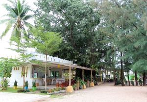 Issara Beach Resort