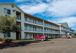 HomeTowne Studios by Red Roof Salem, or