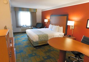 Days Inn & Suites by Wyndham Schaumburg
