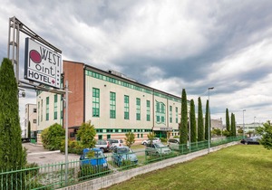 West Point Airport Hotel