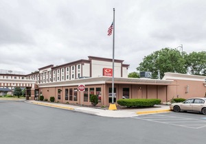 Days Inn and Suites by Wyndham Hammond, IN