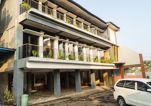 RedDoorz Plus @ CIbogo Puncak 3