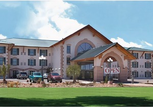 Best Western Plus Swiss Chalet Hotel & Suites