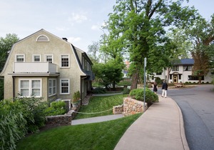 Oakhurst Inn