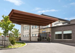 Days Inn by Wyndham Montreal East