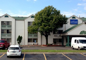 Travelodge by Wyndham Brooklyn Center