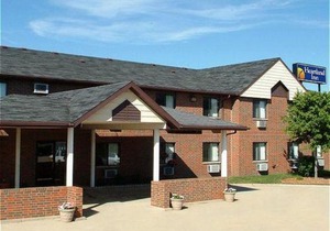 Howard Johnson by Wyndham Waterloo/Cedar Falls