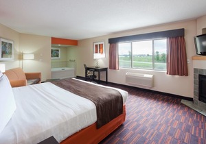 AmericInn by Wyndham Shakopee Near Canterbury Park