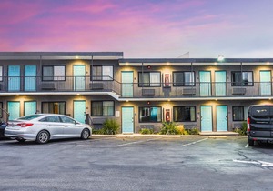Travelodge by Wyndham LAX South