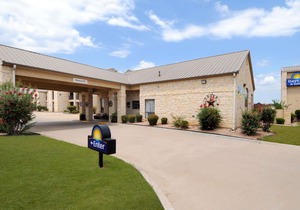 Days Inn & Suites by Wyndham Llano