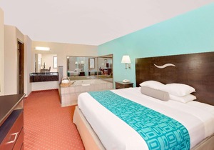 Howard Johnson by Wyndham Waterloo/Cedar Falls