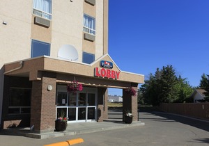 Pomeroy Inn & Suites Fort St. John