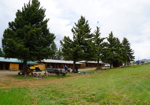 Eagle Nest Fly Shack and Lodge