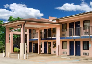 Days Inn by Wyndham Camilla