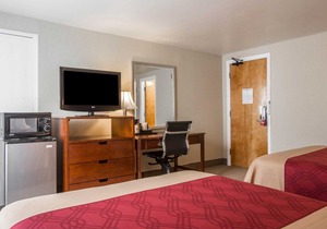 Econo Lodge Lakes Region