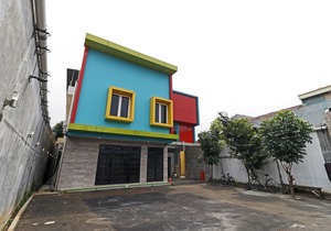RedDoorz Plus Near Halim Perdanakusuma 2