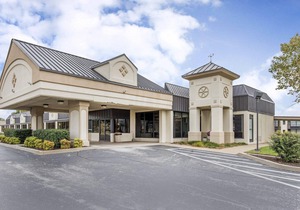 Lamplighter Inn and Suites