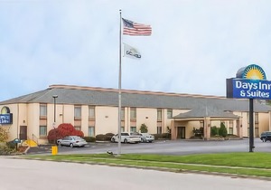 Quality Inn & Suites Bloomington I-55 and I-74