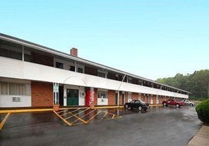Econo Lodge Inn & Suites