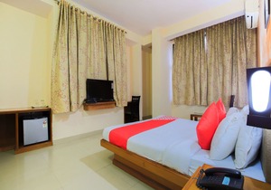 OYO 15782 Hotel Royal Residency