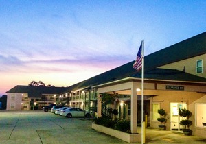 Garden Inn & Suites