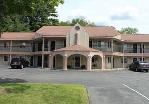 Howard Johnson by Wyndham Lenox