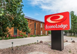 Sandhill Inn & Suites