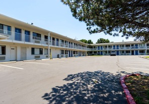 Motel 6-Redding, CA - Central