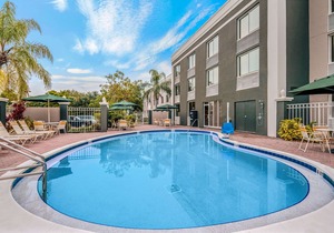 La Quinta by Wyndham Naples Downtown