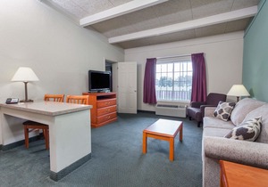Days Inn & Suites by Wyndham Lexington