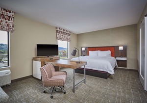 Hampton Inn & Suites Roseburg