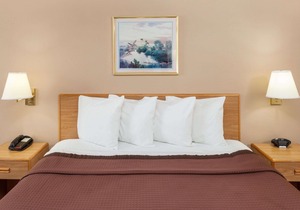 Days Inn by Wyndham Charleston