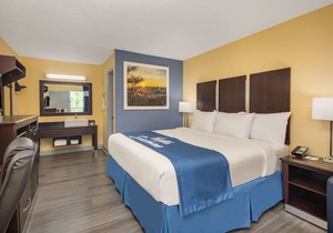 Days Inn by Wyndham Muscle Shoals Florence