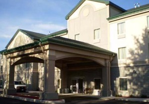 Quality Inn & Suites Fishkill South Near I-84