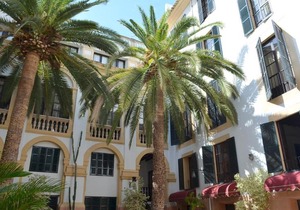 Hotel Born