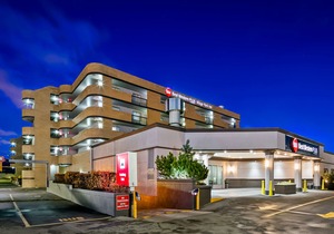 Best Western Plus Village Park Inn