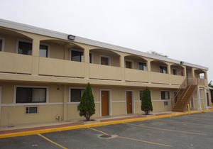Days Inn by Wyndham Long Island/Copiague