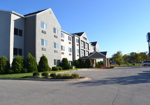 Country Inn & Suites by Radisson, Fairview Heights, IL