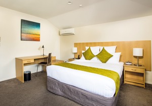 Greenlane Suites