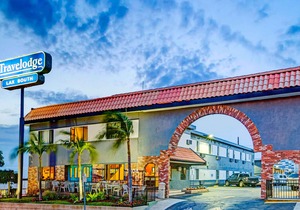 Travelodge by Wyndham LAX South